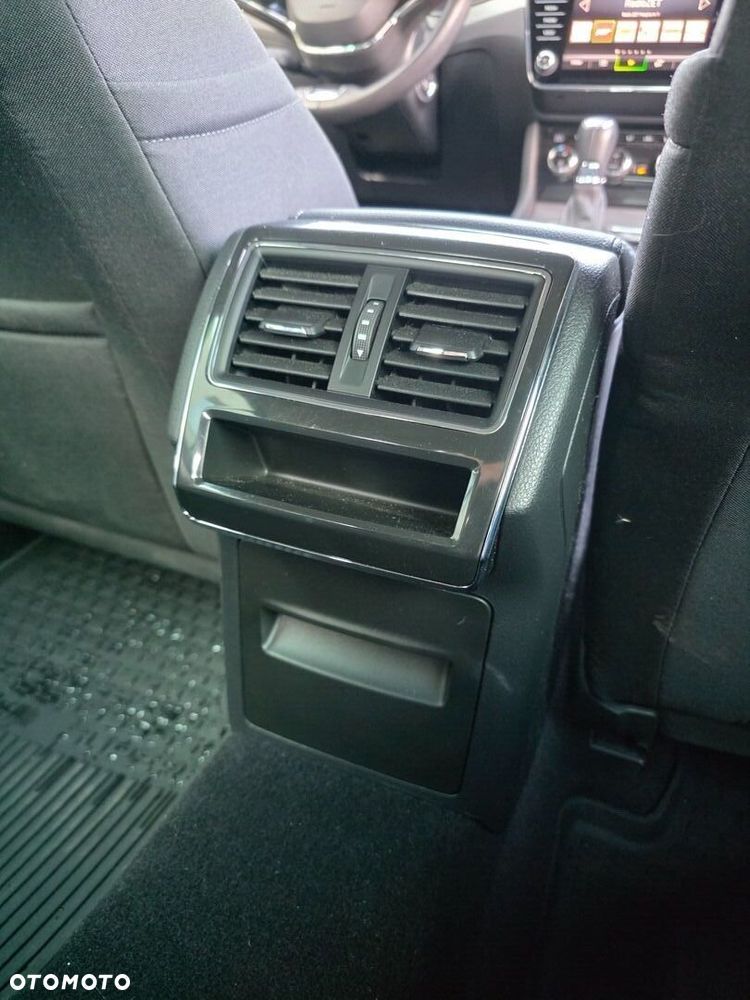 Skoda Superb 2.0 TSI Ambition DSG - 22