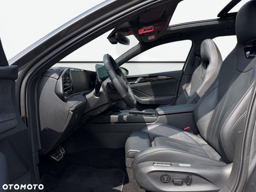 Volkswagen Passat Variant 2.0 TDI SCR 4Mot R-Line DSG - 11