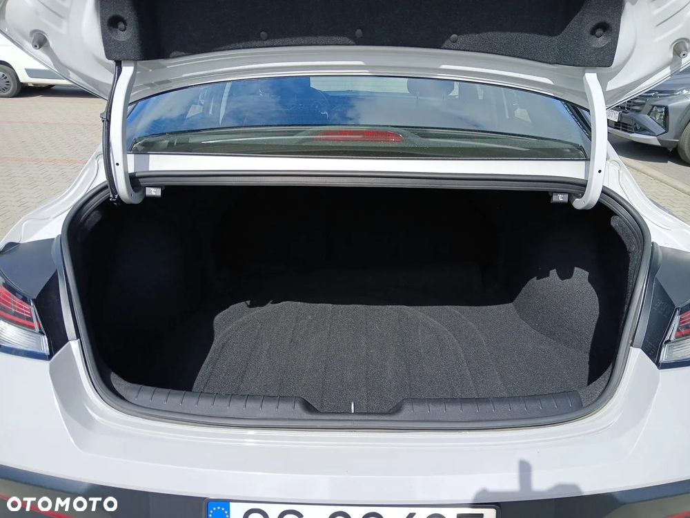 Hyundai Elantra 1.6 Smart - 17