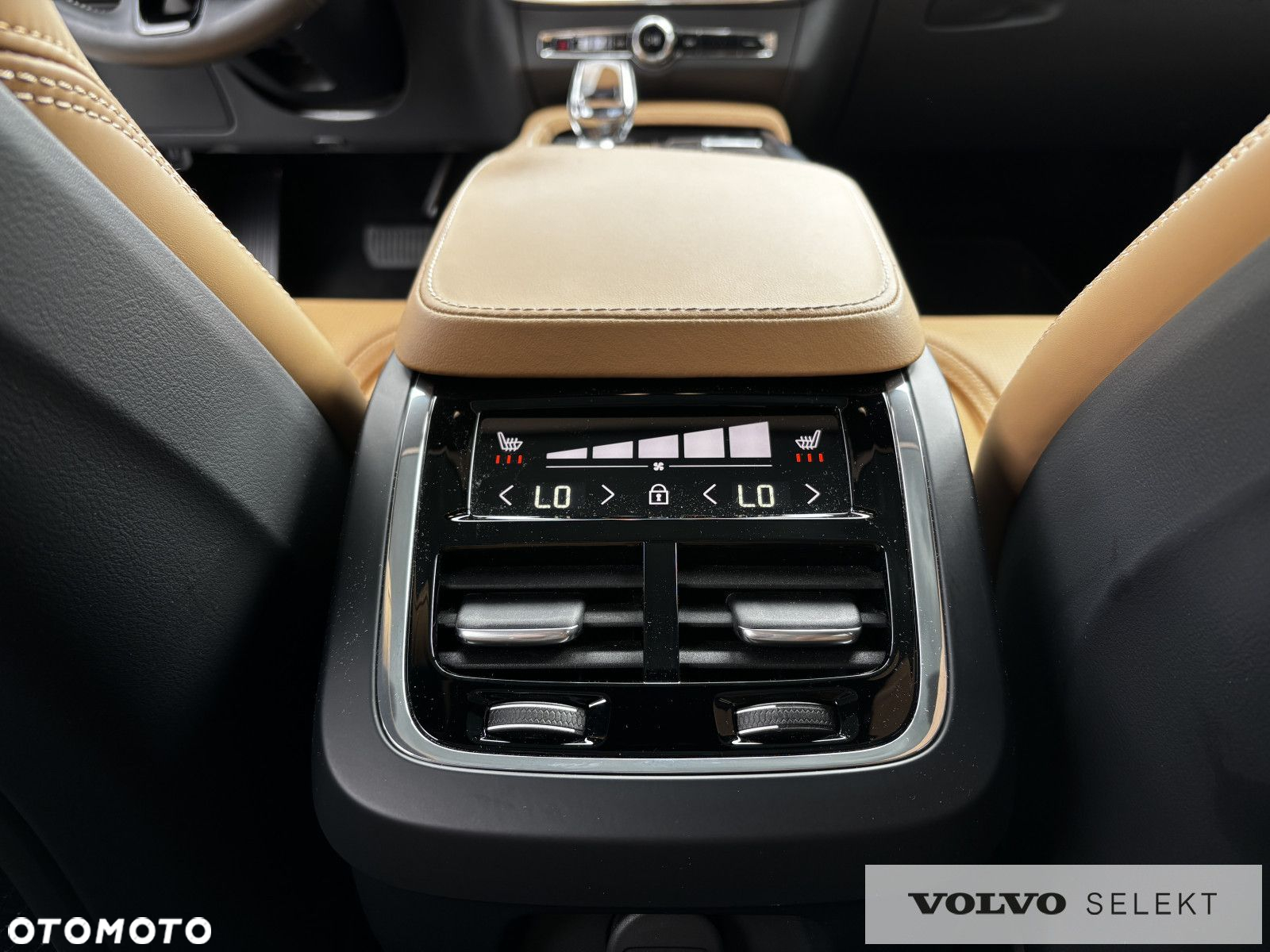 Volvo V90 Cross Country - 25