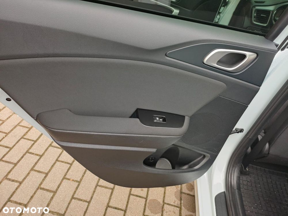 Kia Ceed 1.6 CRDi mHEV L Business Line - 24