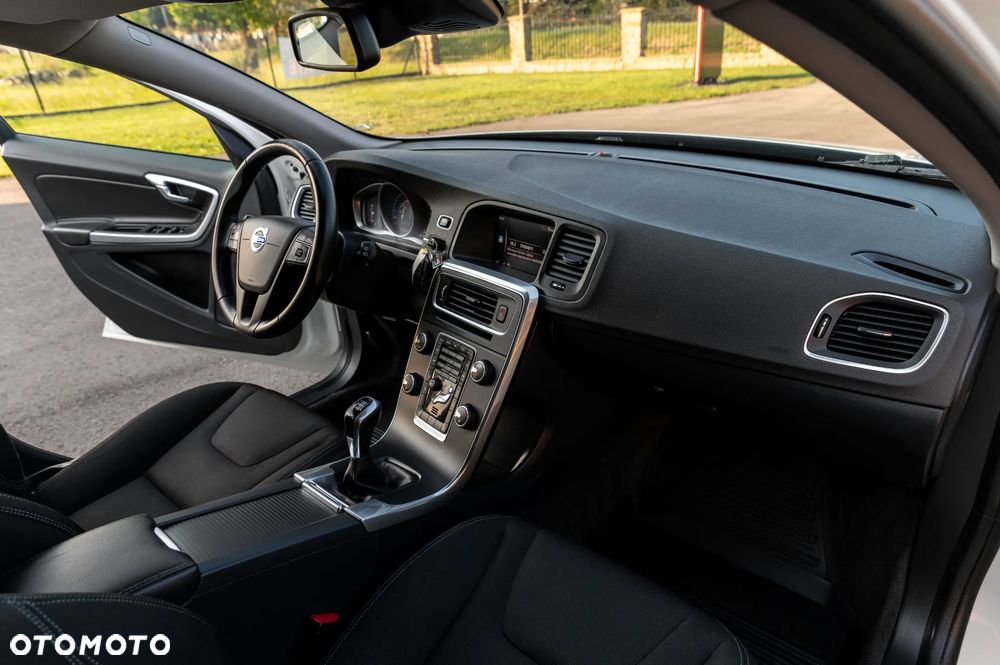 Volvo V60 D3 Kinetic - 24