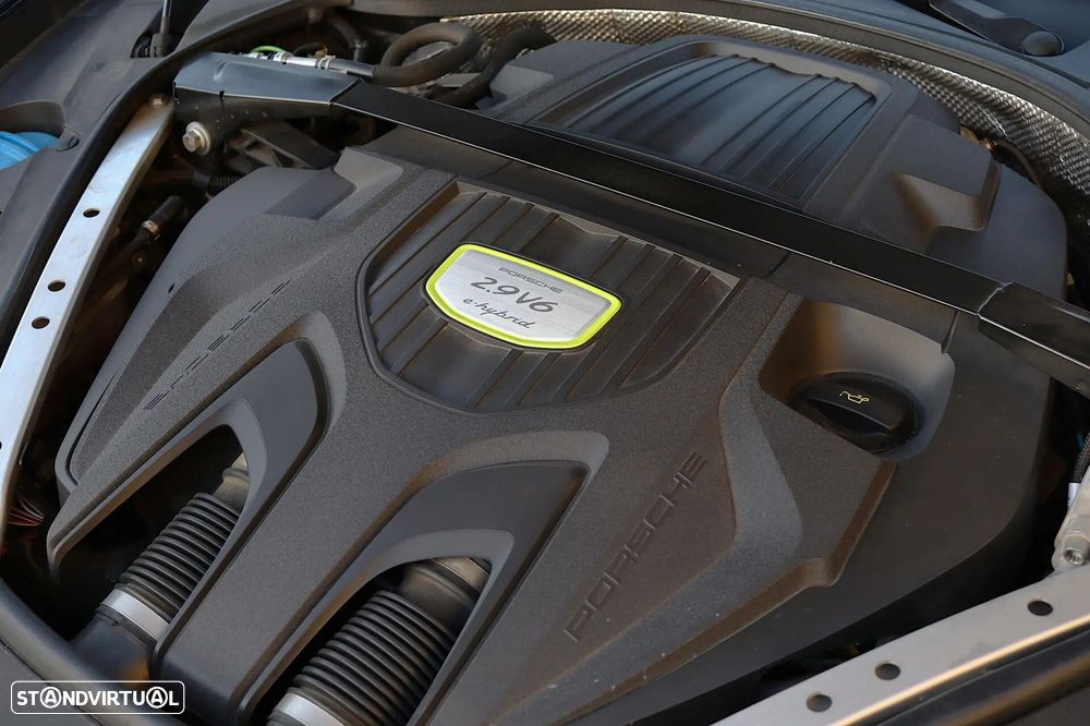 Porsche Panamera 4 E-Hybrid - 8
