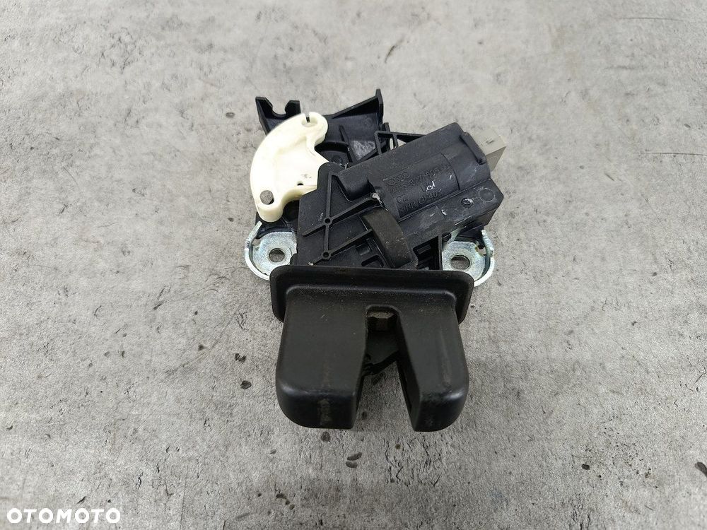 ZAMEK KLAPY VW PASSAT B6 4F5827505D - 4