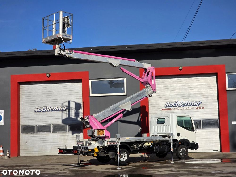 Nissan Cabstar - 1