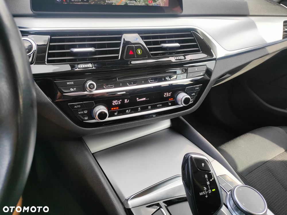BMW Seria 5 520d - 27