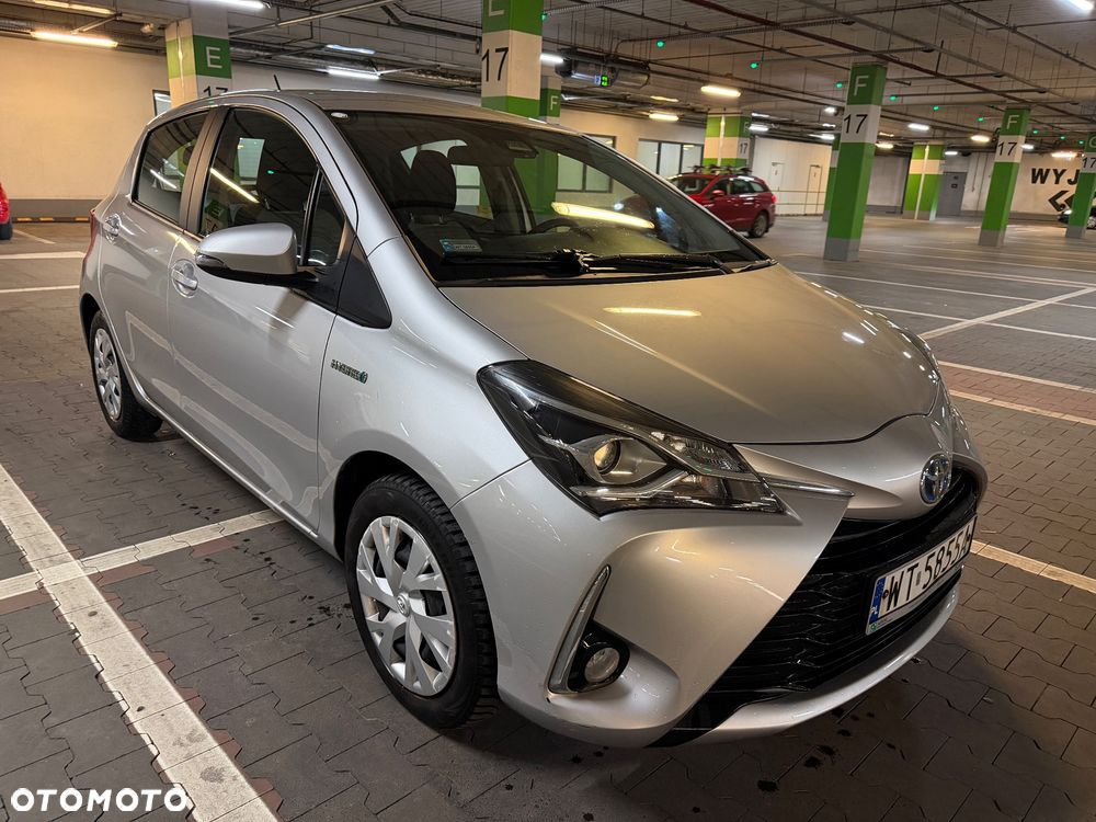 Toyota Yaris Hybrid 100 Premium - 4