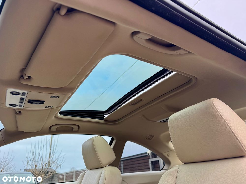 BMW Seria 3 330i Edition Exclusive - 18