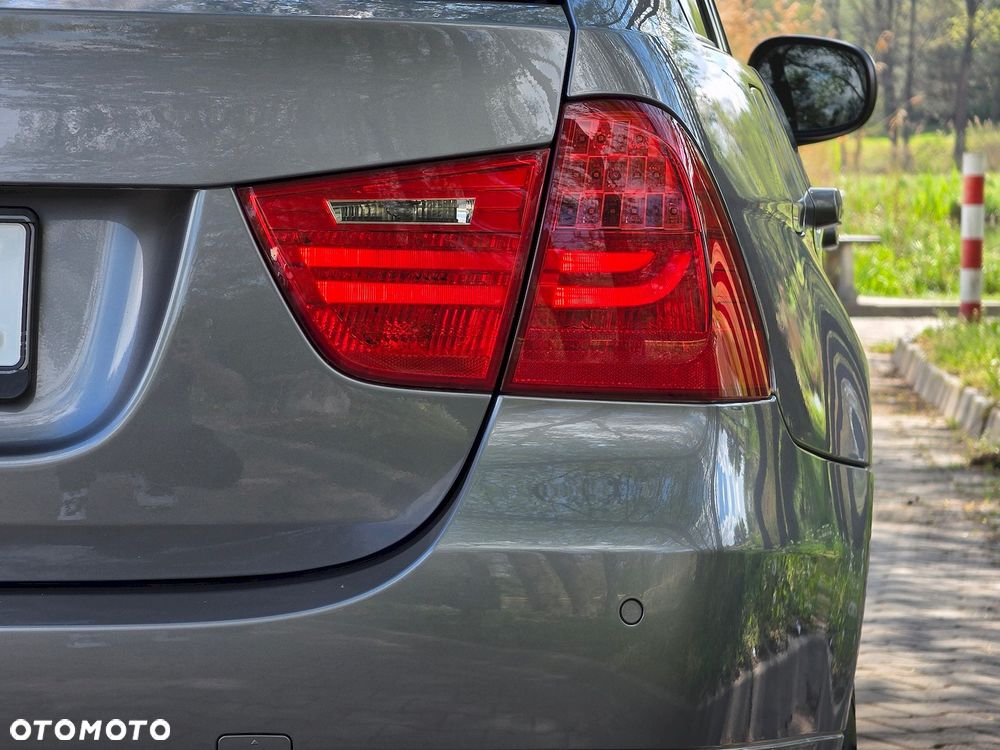 BMW Seria 3 318d - 33