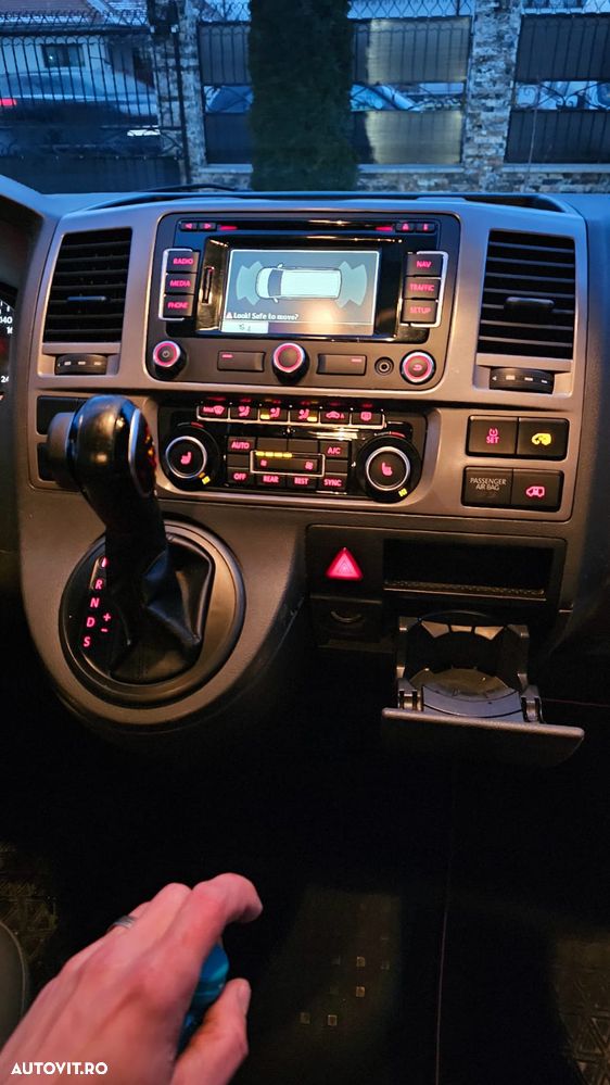 Volkswagen Caravelle - 12