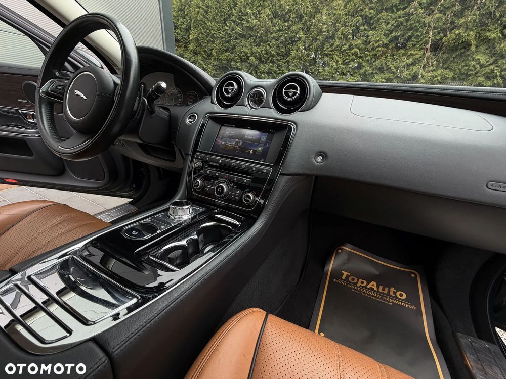 Jaguar XJ 3.0 D V6 Premium Luxury - 16