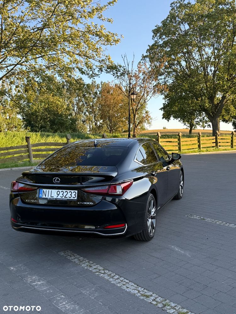 Lexus ES 300h F Sport Edition - 3