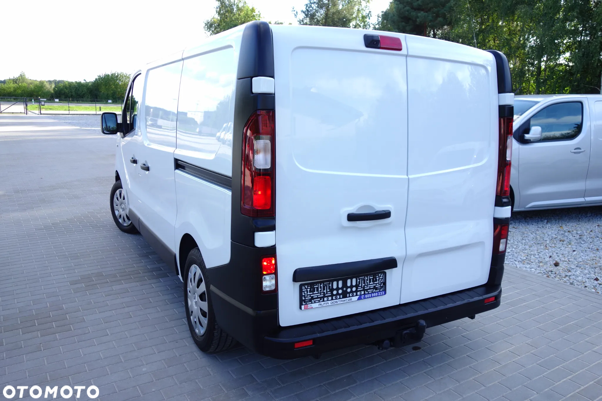 Renault Trafic 2.0 Dci 120 KM L1H1  Zabudowa Klima Webasto 2 x Drzwi Boczne - 18