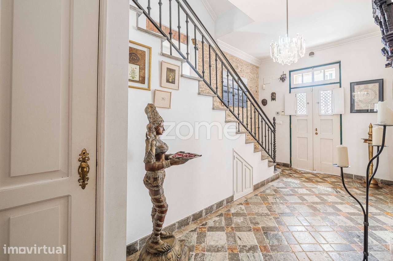 Moradia T5 localizada no centro Parede com piscina interior e jardim - Grande imagem: 5/60