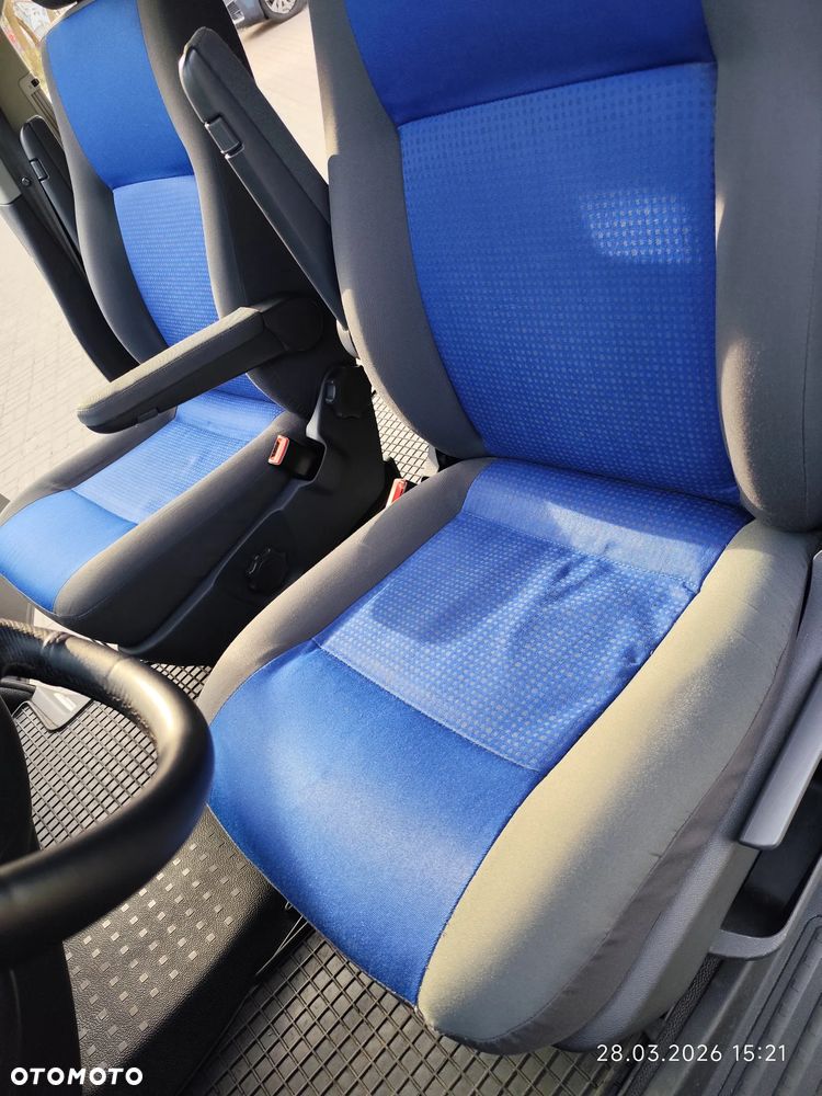 Volkswagen Caravelle - 17