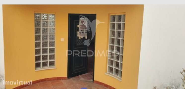Moradia V4 para Recuperar com Excelente Área Exterior - Grande imagem: 4/7