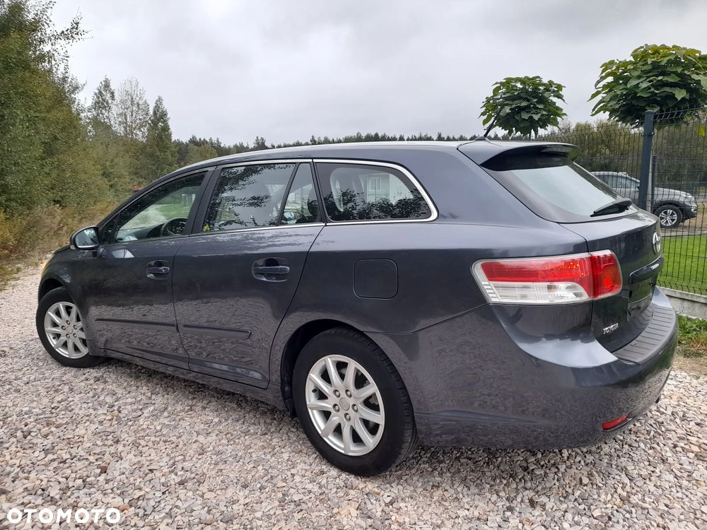 Toyota Avensis Combi 1.8 Comfort - 8