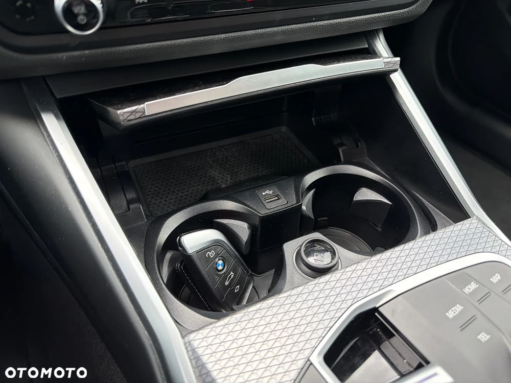 BMW Seria 3 318i M Sport - 27