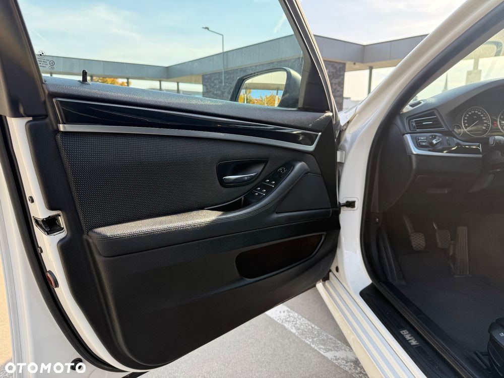 BMW Seria 5 523i - 13