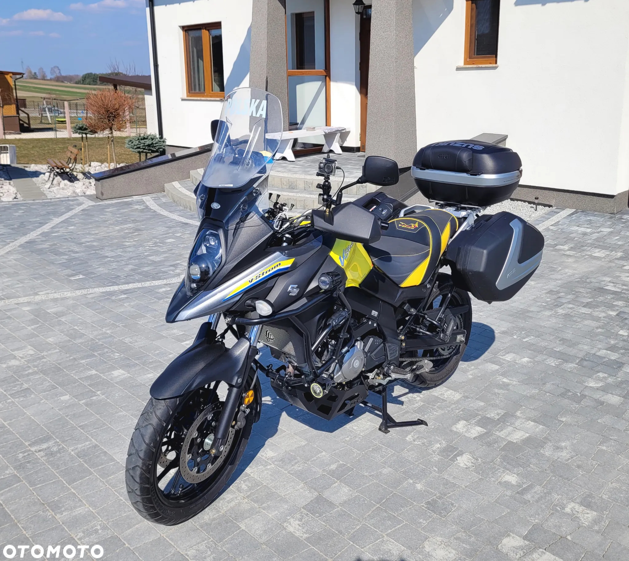 Suzuki V-STROM - 10