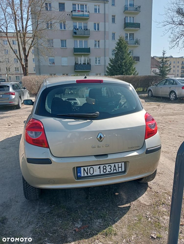 Renault Clio 1.2 16V Expression - 9
