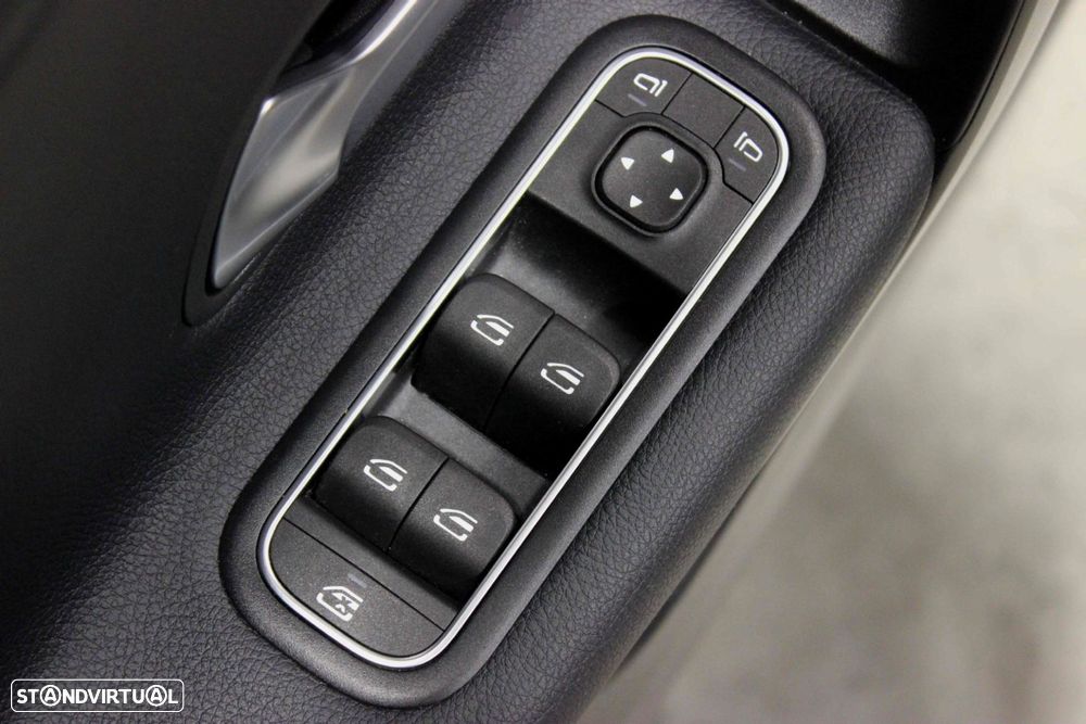 Mercedes-Benz A 250 e - 12