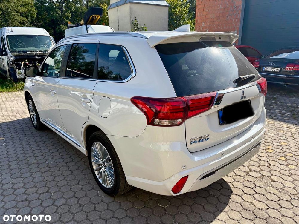 Mitsubishi Outlander 2.4 4WD Plus - 16