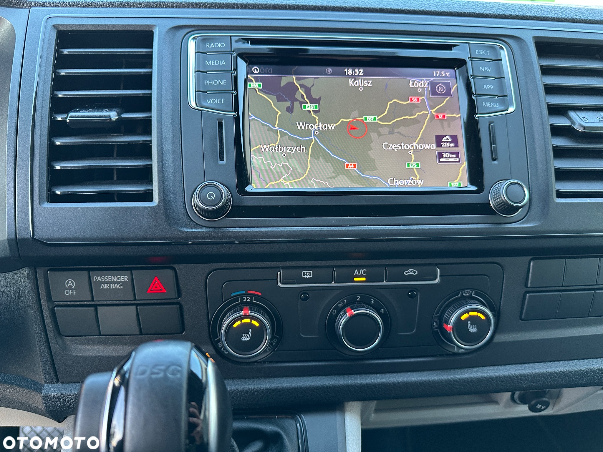 Volkswagen Transporter T6 2.0 TDI 150 DSG Sortimo ZABUDOWA WARSZTATOWA Rampa dla wózków inwalidzkich - 24