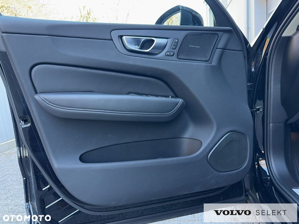 Volvo XC 60 B5 B AWD Plus Dark - 12