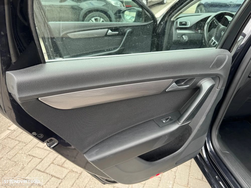 VW Passat Variant 2.0 TDi Highline - 22