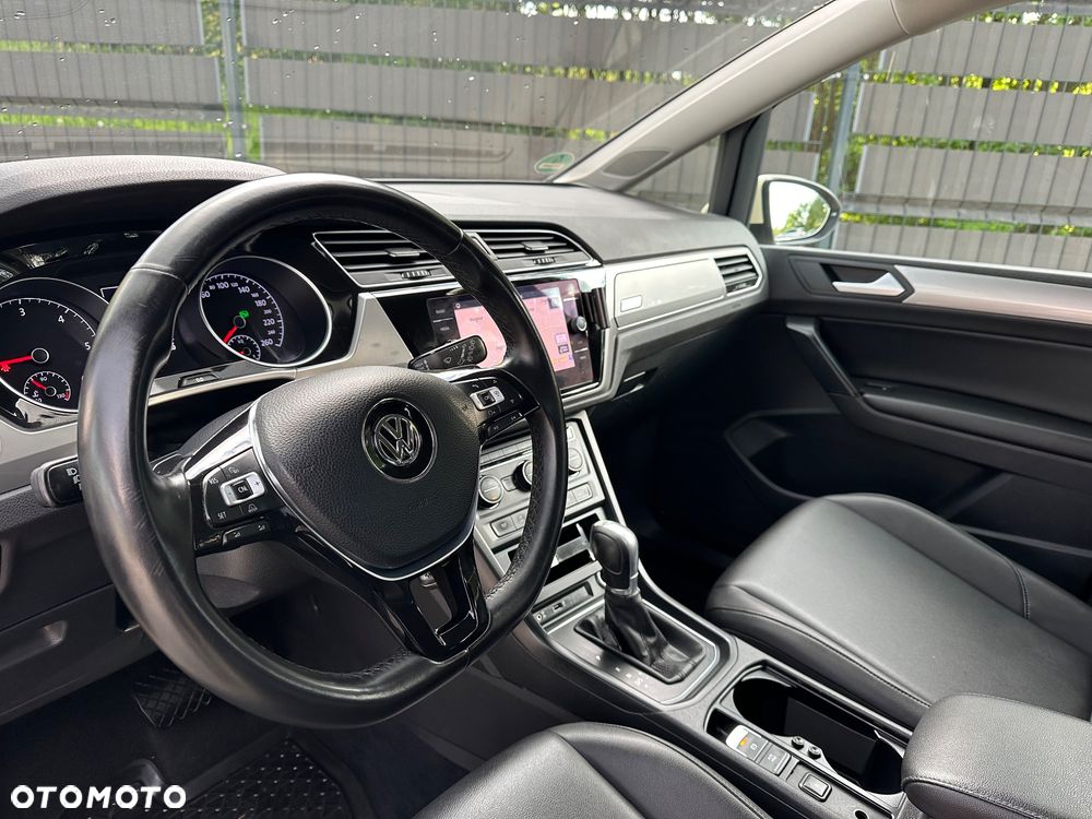 Volkswagen Touran - 14