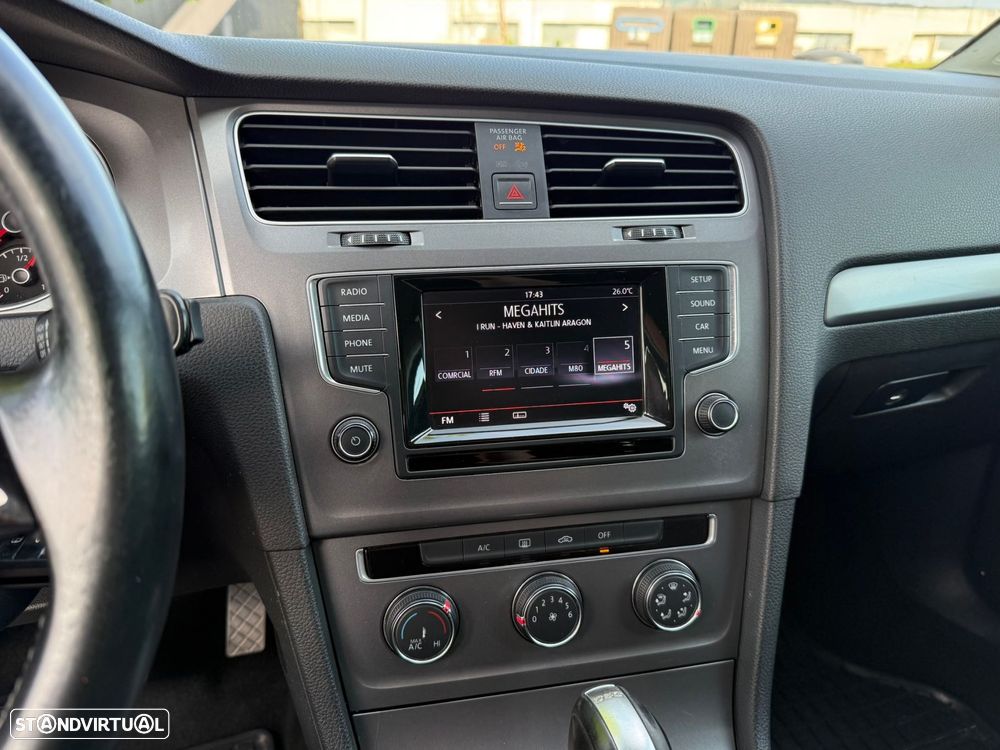 VW Golf 1.6 TDi Trendline DSG - 16