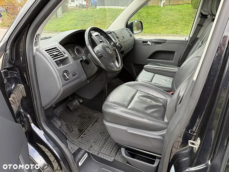 Volkswagen Caravelle - 10