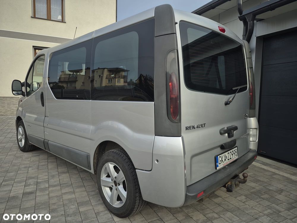 Renault Trafic Passenger - 4