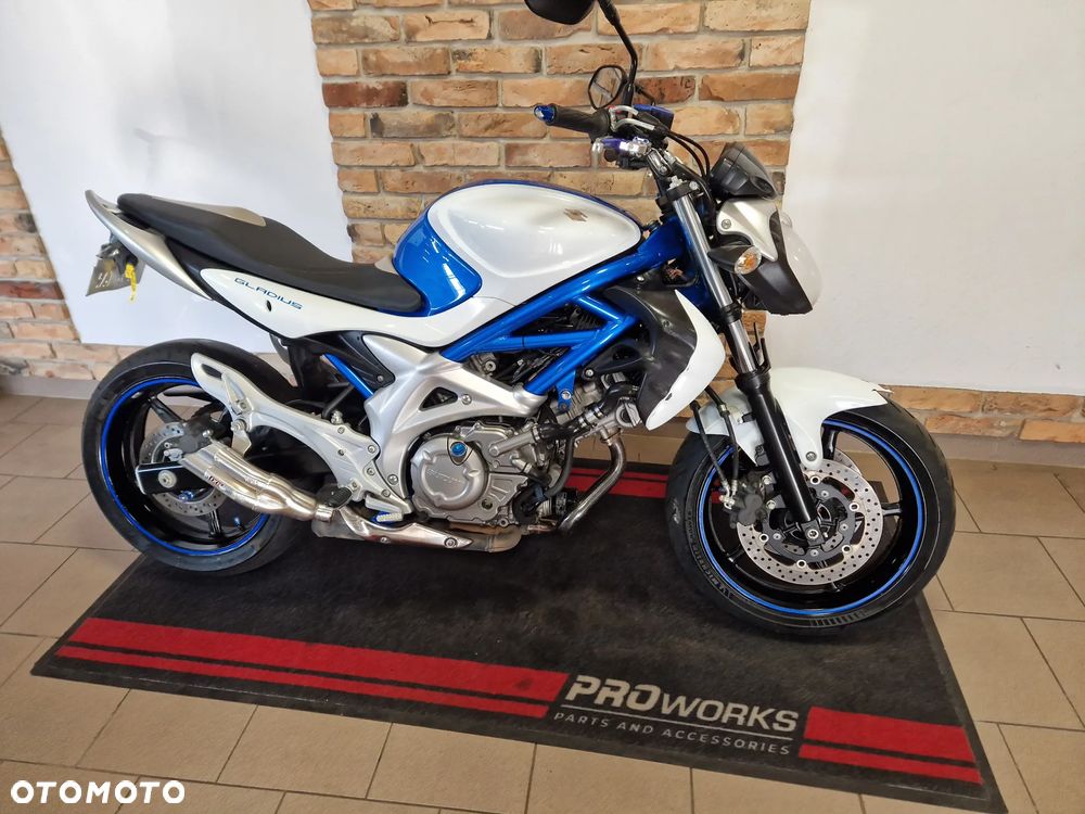 Suzuki Gladius - 3