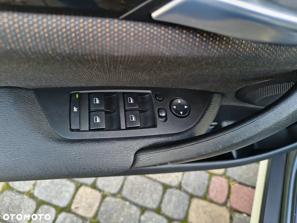 BMW X1 xDrive18d - 13