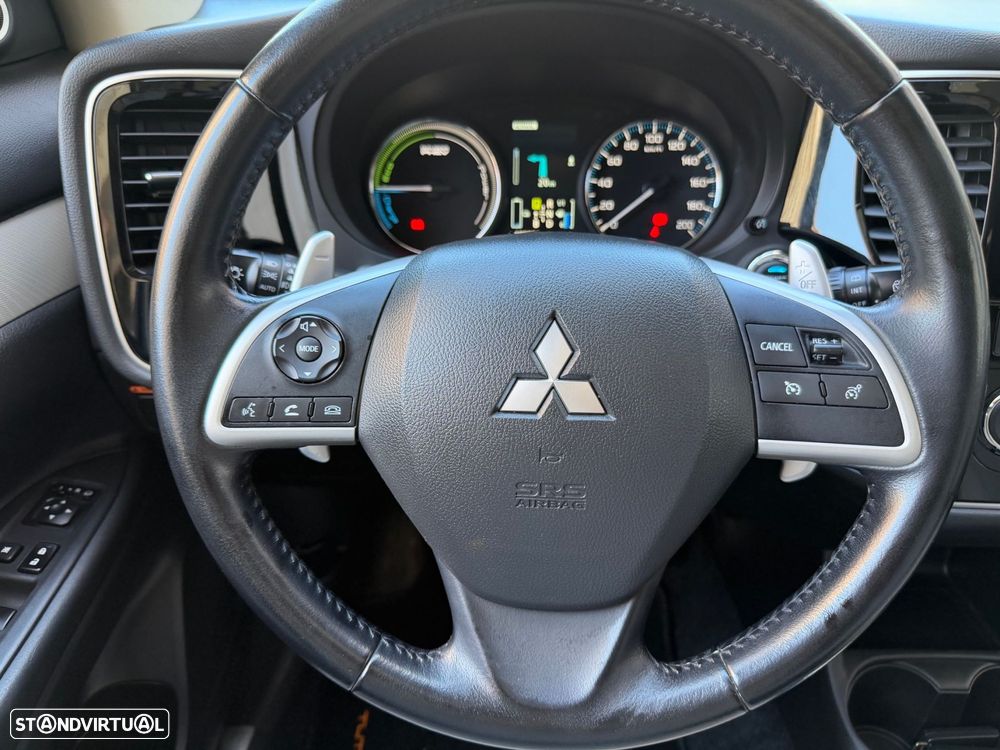 Mitsubishi Outlander 2.0 MIVEC Instyle Navi+ - 13