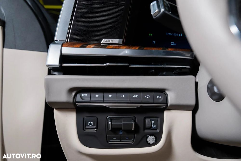 Cadillac Escalade - 26