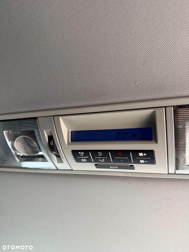 Volkswagen Multivan - 20