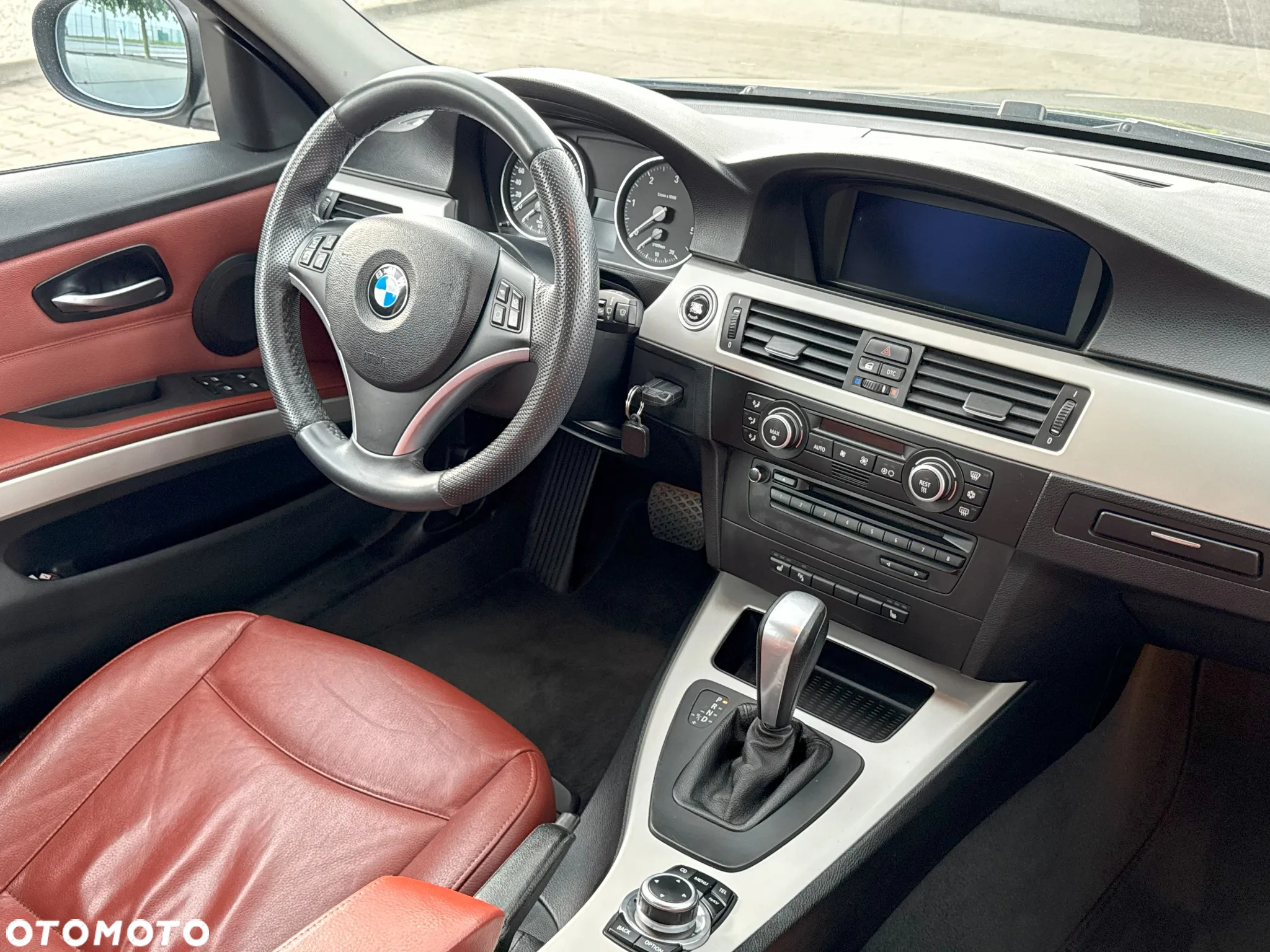 BMW Seria 3 318d DPF Touring - 11