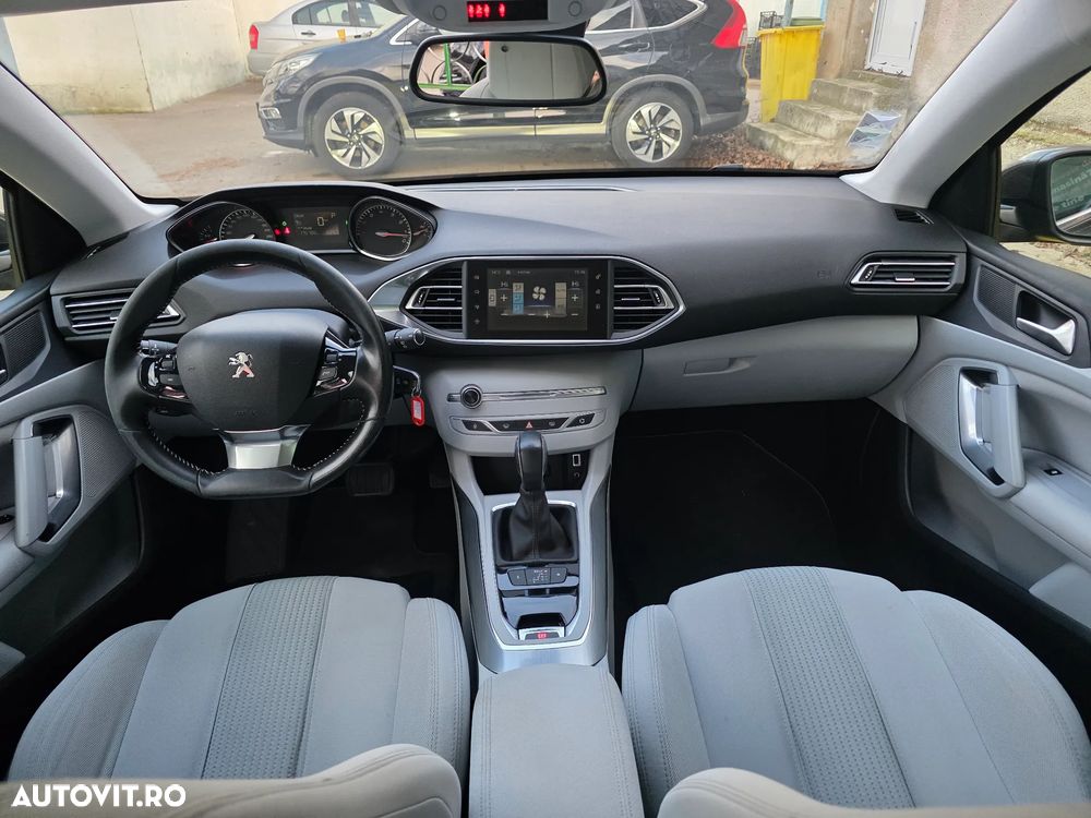 Peugeot 308 1.2 L PureTech Turbo S&S Allure Aut. - 15