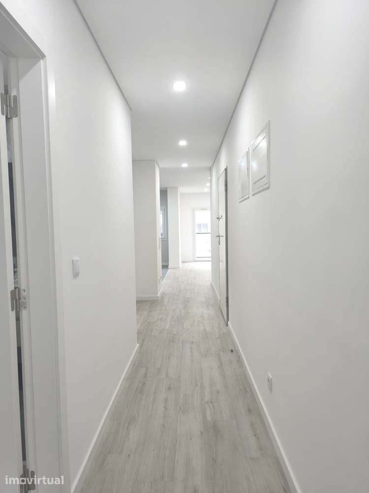 Apartamento T2 com 2 casas de banho e garagem - Grande imagem: 5/17