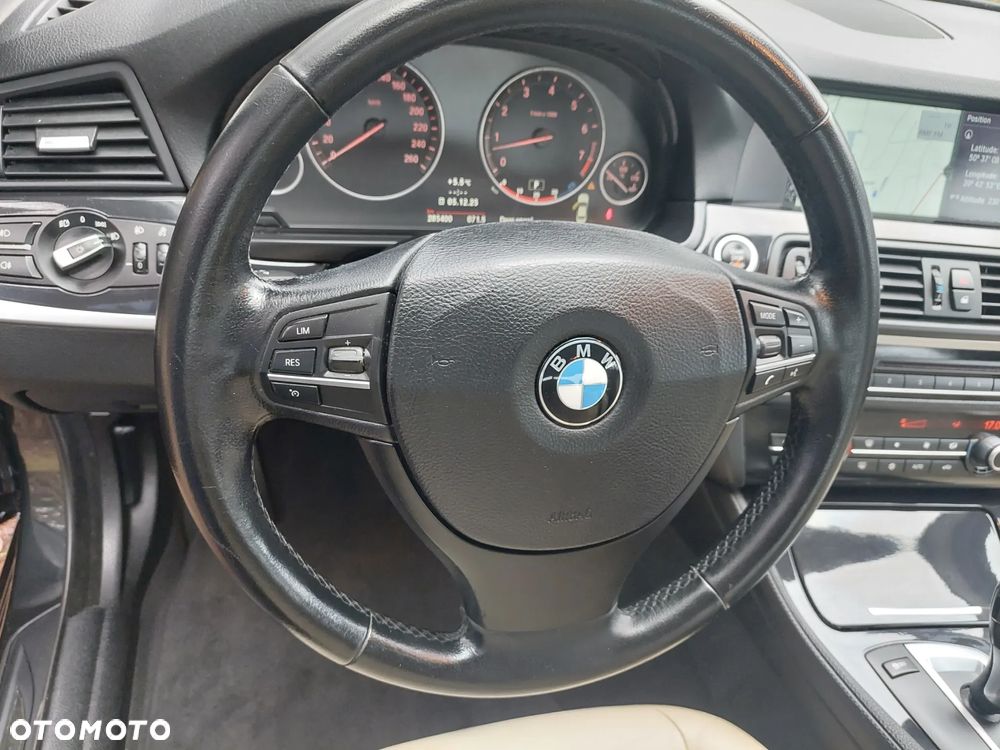 BMW Seria 5 528i Sport-Aut - 23