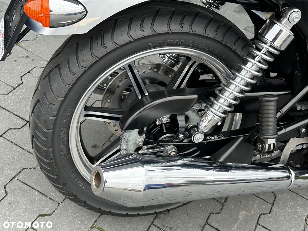 Triumph Bonneville - 12