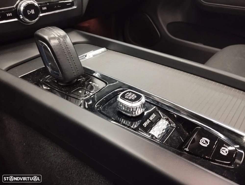 Volvo XC 60 2.0 T6 PHEV Inscription AWD - 38