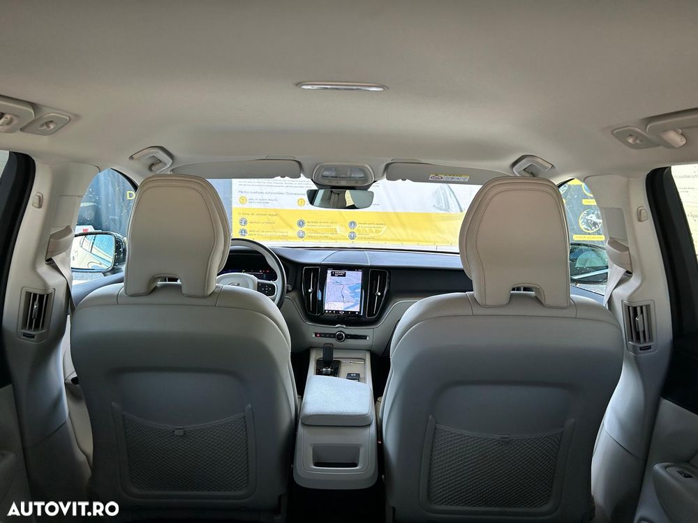 Volvo XC 60 B4 MHEV AT8 FWD Momentum Pro - 11