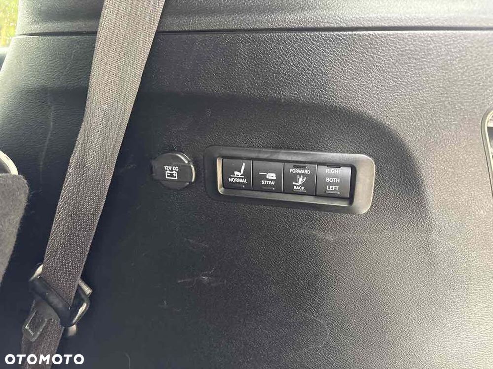 Chrysler Pacifica - 26
