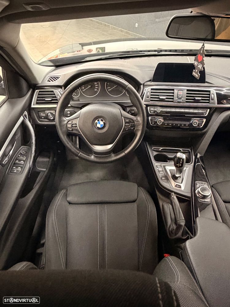 BMW 330 e iPerformance Line Luxury - 23