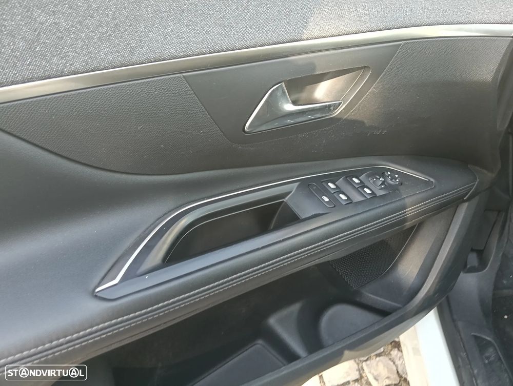 Peugeot 5008 1.5 BlueHDi GT Line J19 — fotografia 26