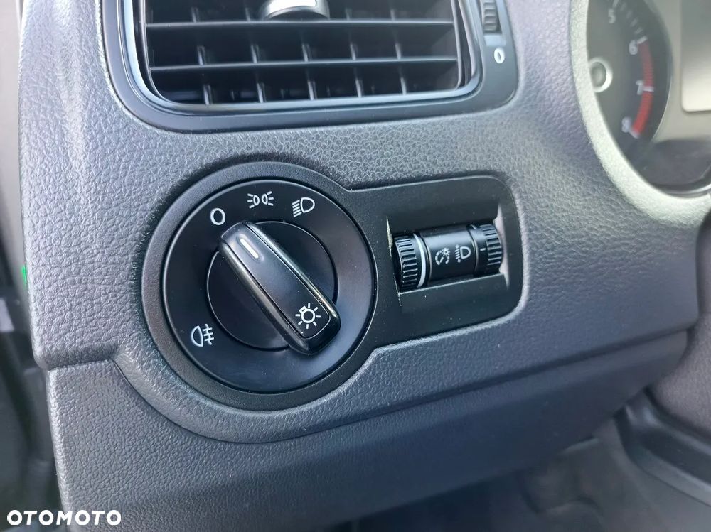 Volkswagen Polo 1.4 16V Comfortline - 23